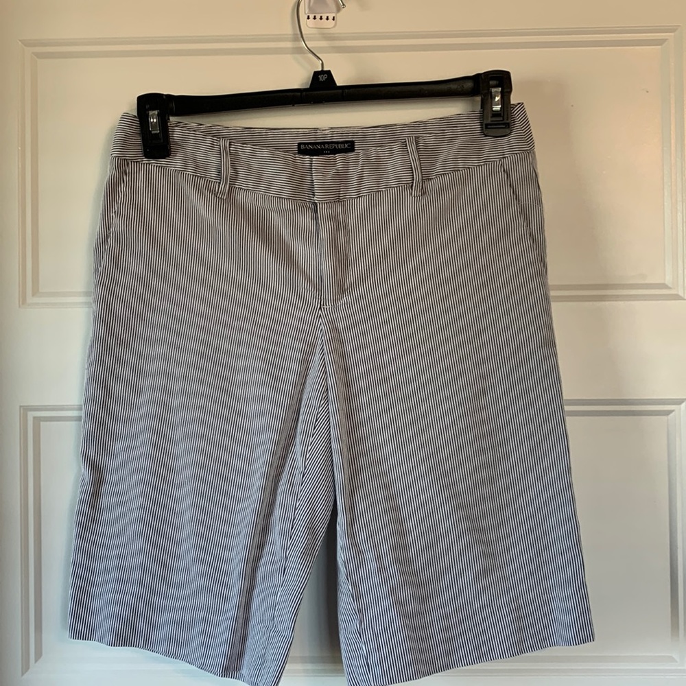 Banana Republic the Ryan fit Bermudas  pin striped shorts Size 6